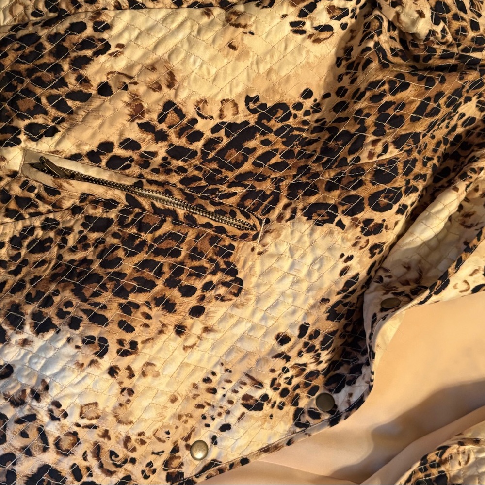 Leopard Print Quilted Jacket - Picture 5 of 5